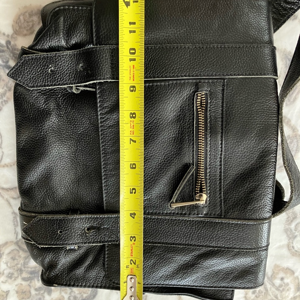 Vere Verto Black Backpack with Durable Italian Pebbled Leather and Gold Hardware - Picture 14 of 15